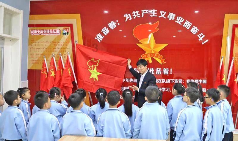 75岁港星自爆在内地养情妇，对方小他30岁，妻子已含恨离世